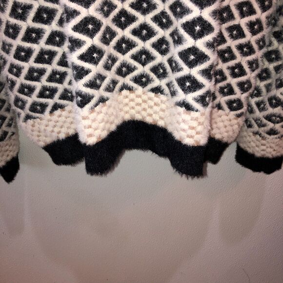 Cyrus Womens Large White Diamond Geometric Eyelash Fuzzy Pullover Sweater Size L - Picture 5 of 9